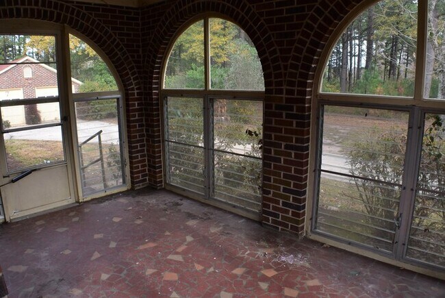 Building Photo - 116 Collins Drive