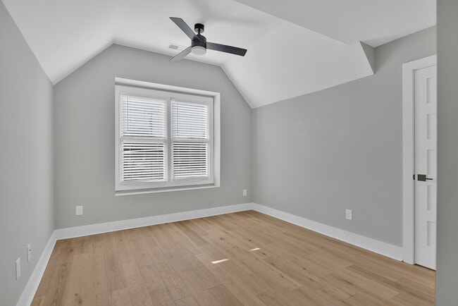 Building Photo - 368 Glenrose Ave