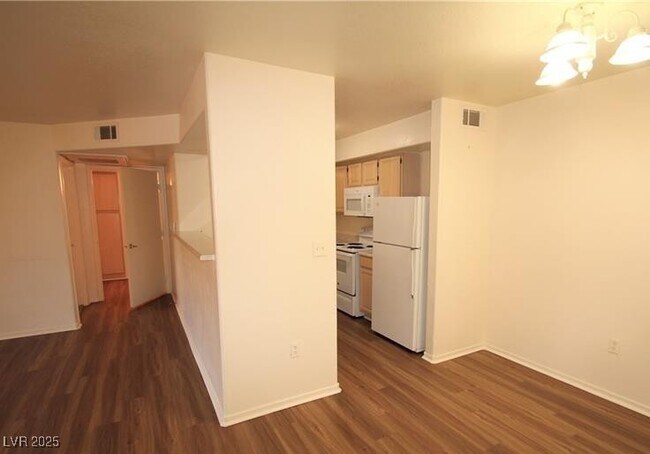 Building Photo - 555 E Silverado Ranch Blvd