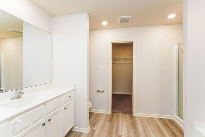 Building Photo - 10453 Sweetwater Creek Dr