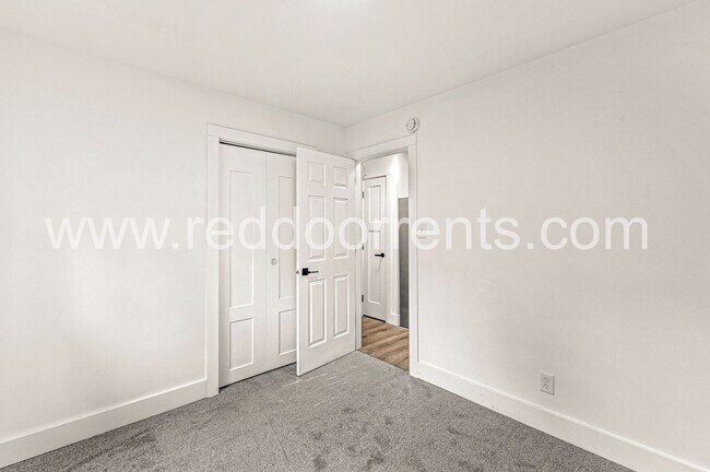 Building Photo - Stylish 3-Bed, 2-Bath Home Minutes from Do...