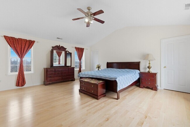 Building Photo - 16 Windsor Rd