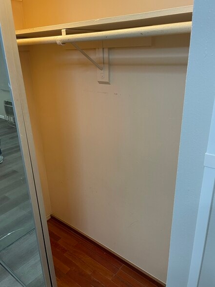 Building Photo - 2740 N Pine Grove Ave