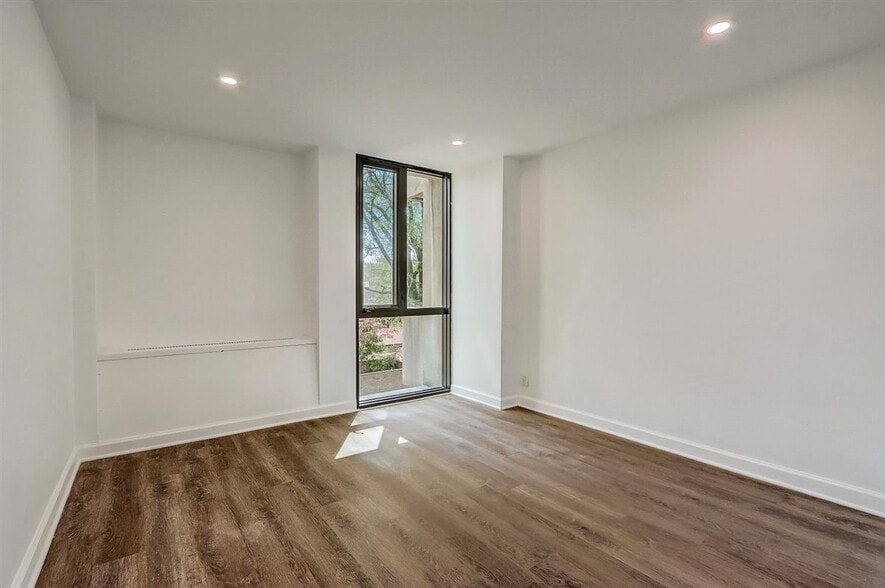 Spacious second bedroom - 240 M St SW