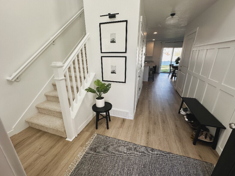 Building Photo - 3548 S Clearwater Way