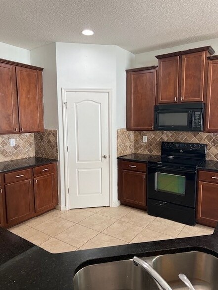 Building Photo - 3648 Briar Run Dr