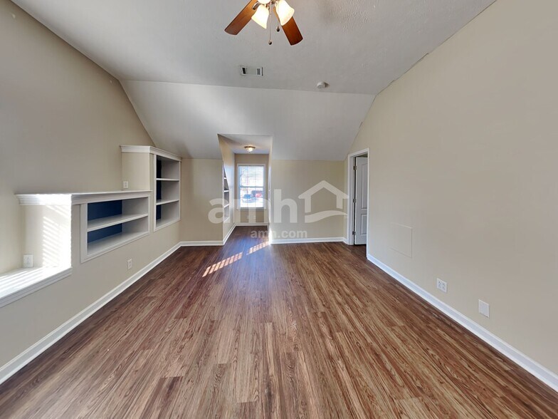 Building Photo - 803 Buckhaven Dr