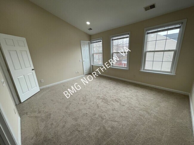 Building Photo - 22525 Maison Carree Square