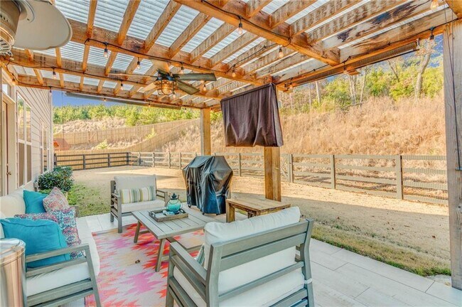 Building Photo - 1855 Kingsbury Dr