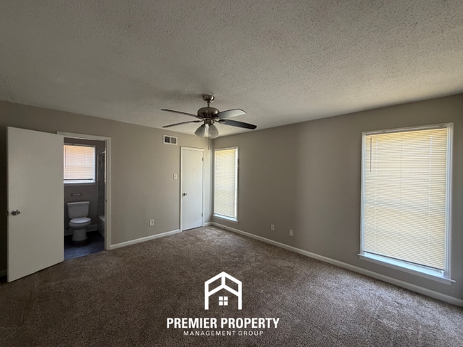 Building Photo - 3-Bedroom Single-Family Home for Rent in Memphis, TN - Vaulted Ceilings & Fenced Backyard