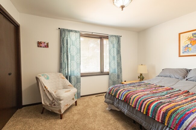 Building Photo - 3191 Sycamore Dr