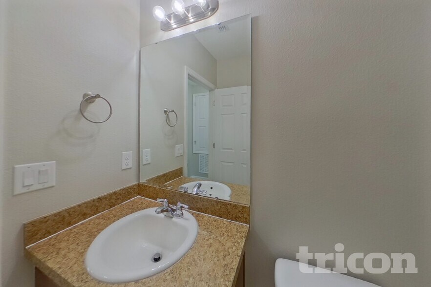 Building Photo - 3720 Briarwood Estates Cir
