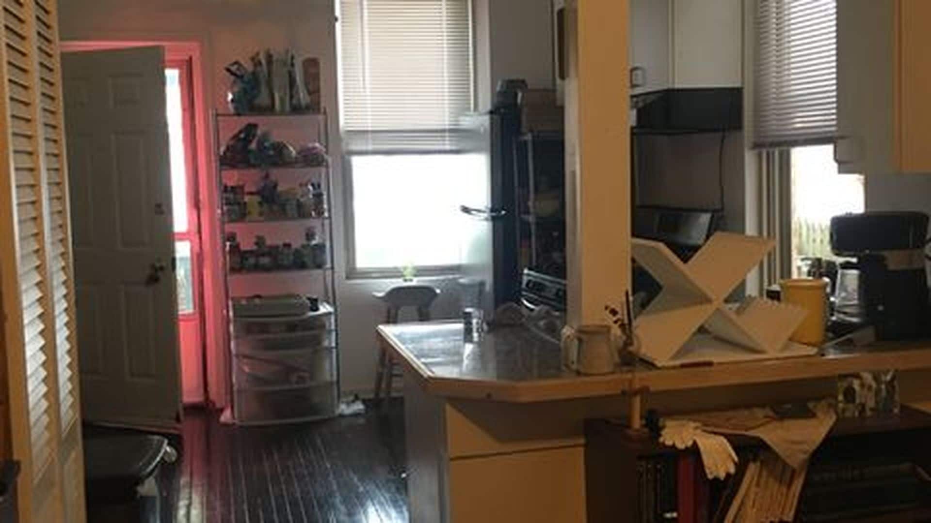 Building Photo - 821 N Hermitage Ave