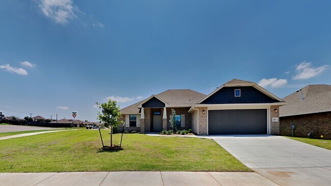 Building Photo - Beautiful 4 Bedroom 2 Bathroom Corner Lot ...