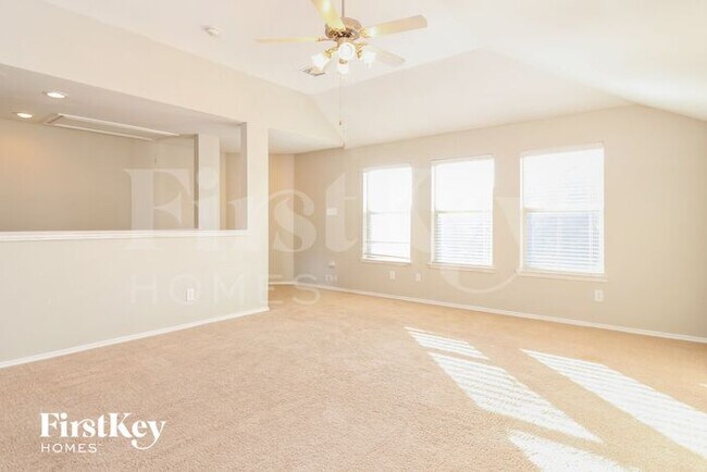 Building Photo - 204 Clydesdale St