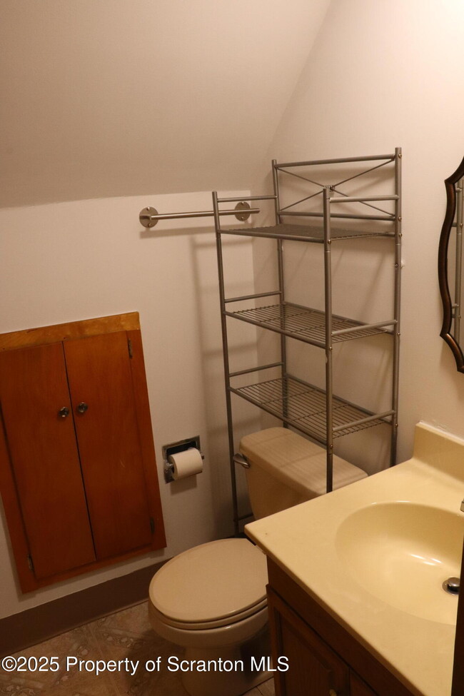 Building Photo - 112 1st St