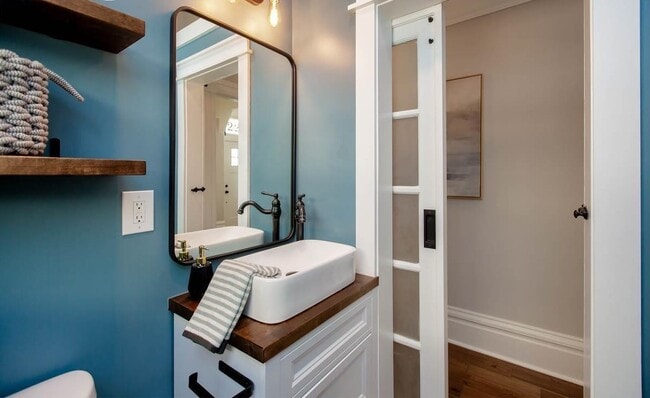 Building Photo - 2253 Clinton Ave