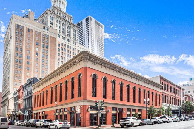 Building Photo - 300 Baronne St