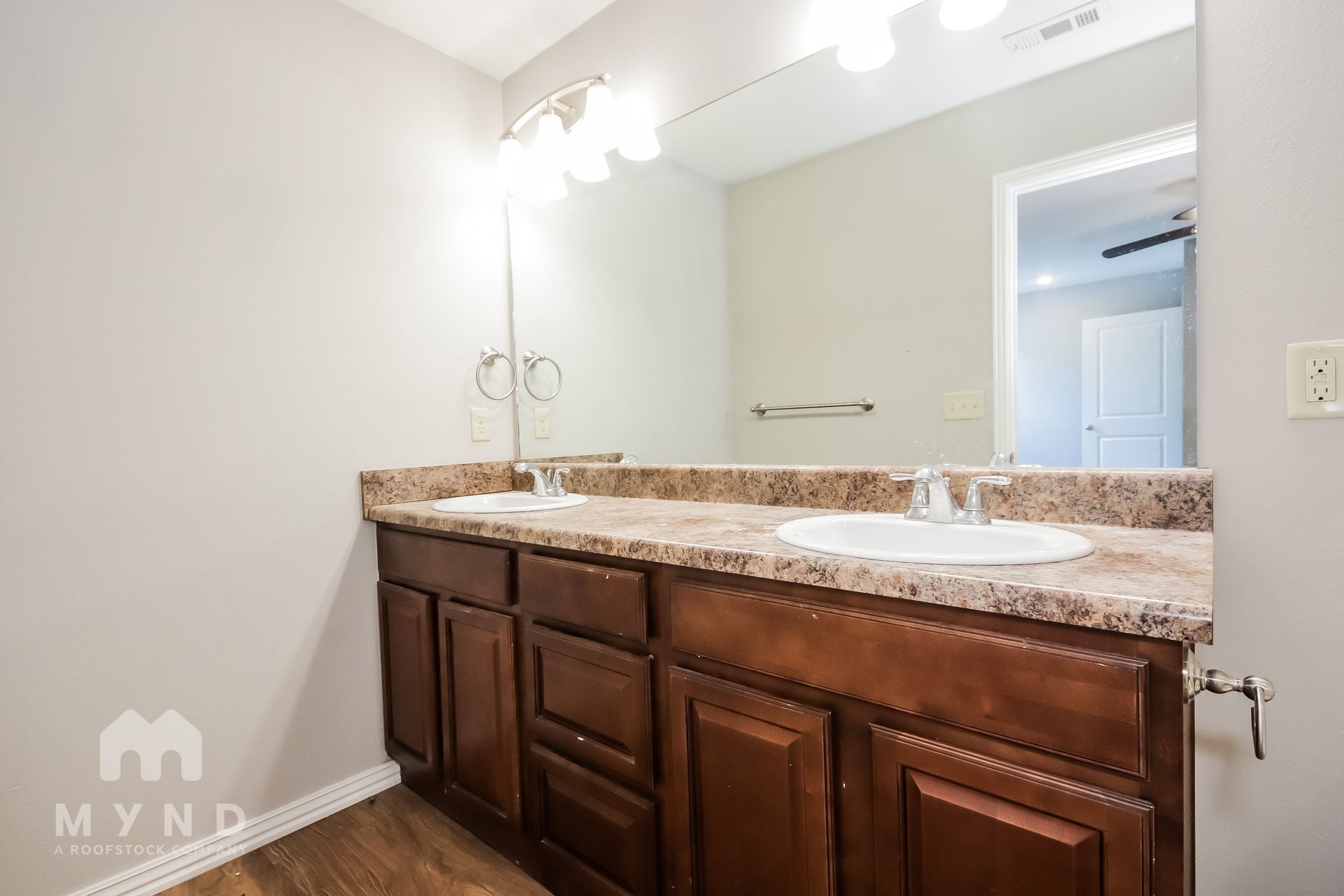 Building Photo - 313 W Thurman St