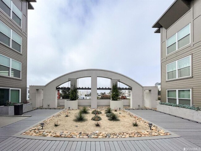 Building Photo - 1BD/1BA Condo at Oceanview Village - Close...