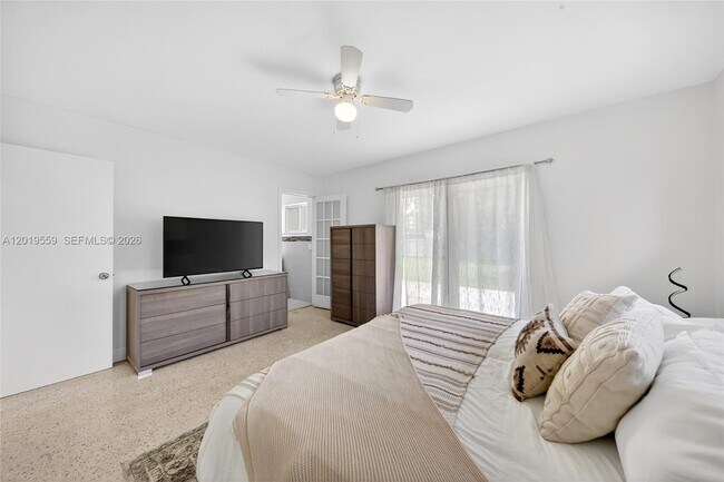 Building Photo - 1619 Hollywood Blvd