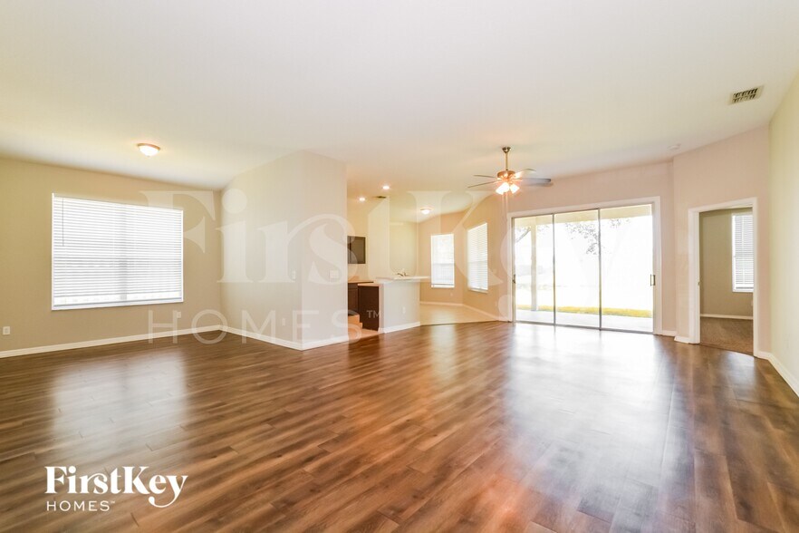 Building Photo - 14330 Estrella Dr