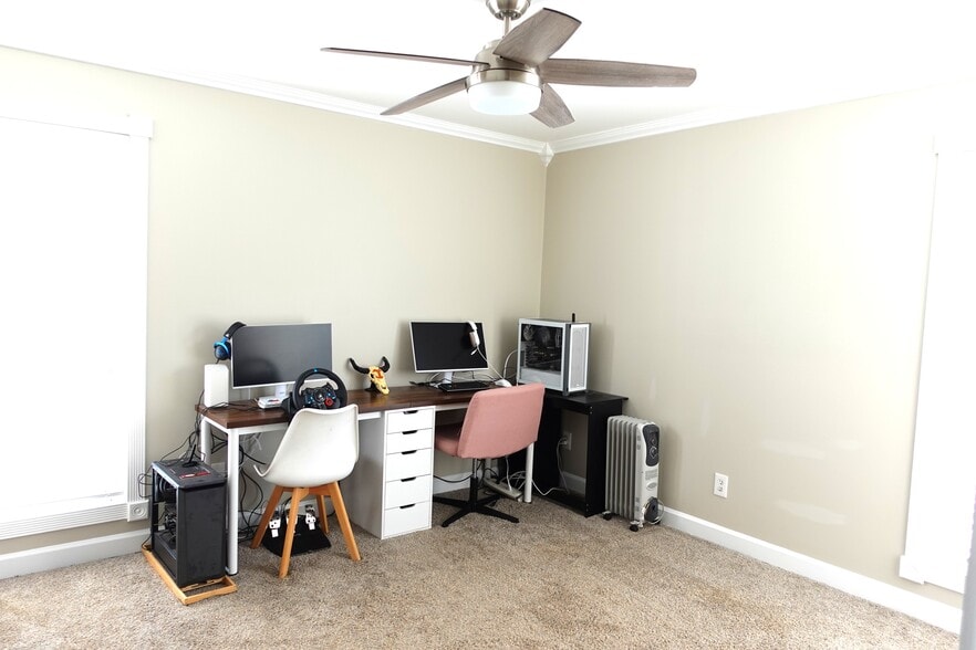 Bonus Rm on Main - 1333 Holliday Dr