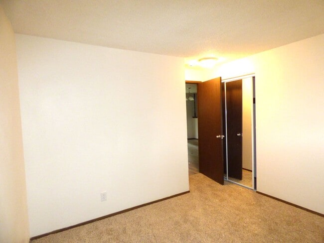 Building Photo - Rent Special: FREE June's Rent!!
