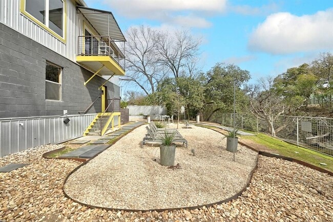 Building Photo - 1301 S 1st St