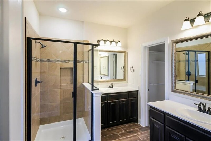 Building Photo - 630 Redwood Dr
