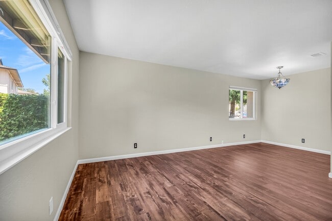 Building Photo - 1035 Mohr Ln