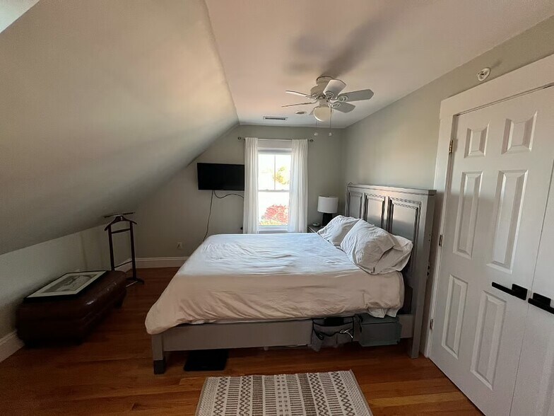 Building Photo - 127 Dodge St