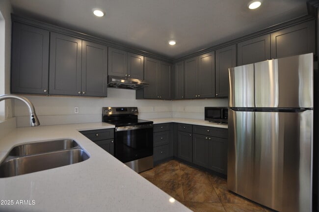 Building Photo - 2346 S Navajo Way
