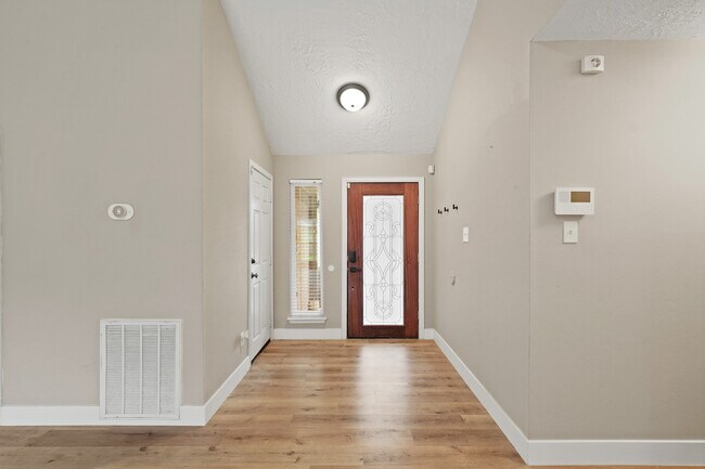 Building Photo - 19211 Haystream Dr