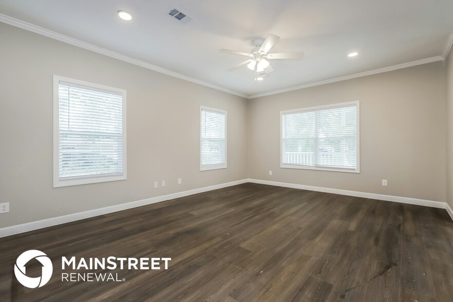 Building Photo - 513 Emma St