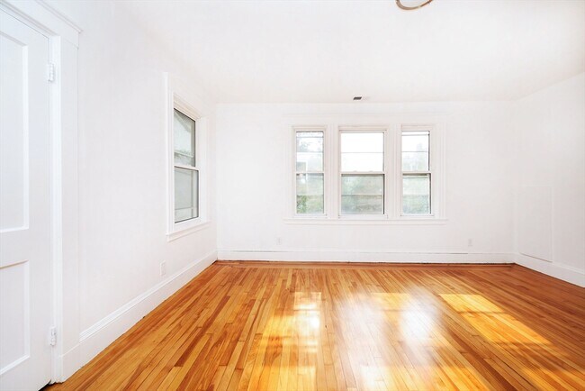 Building Photo - 5 Chauncy St