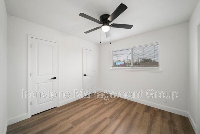 Building Photo - 4523 E 31st St