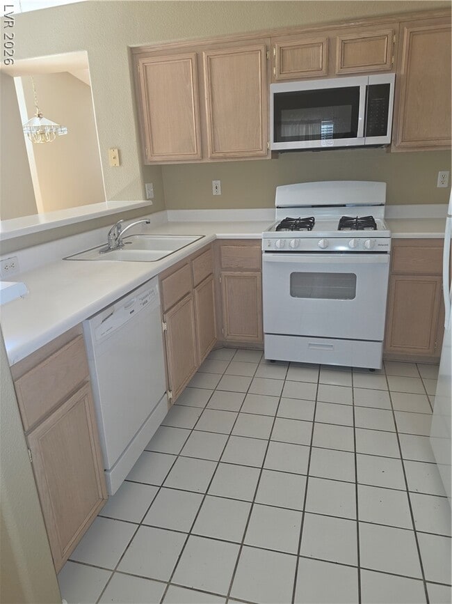 Building Photo - 9740 Panorama Cliff Dr