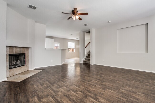 Building Photo - 2201 Itasca Dr