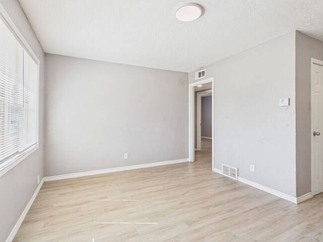 Building Photo - 3010 Westhaven Dr