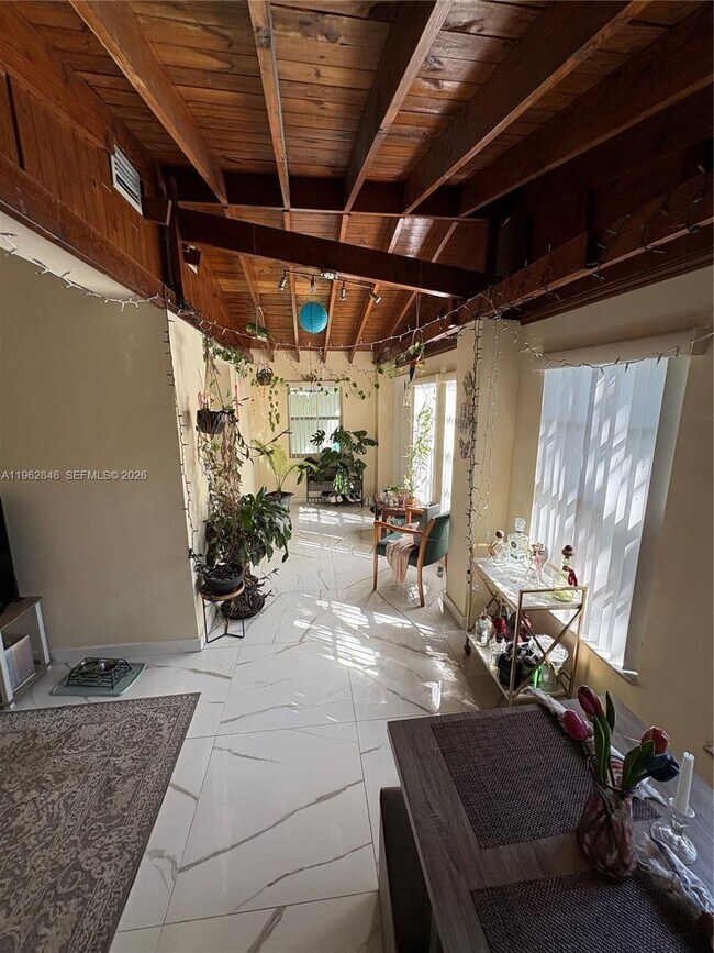 Building Photo - 1655 NE 175th St