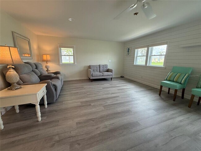 Building Photo - 637 Los Altos