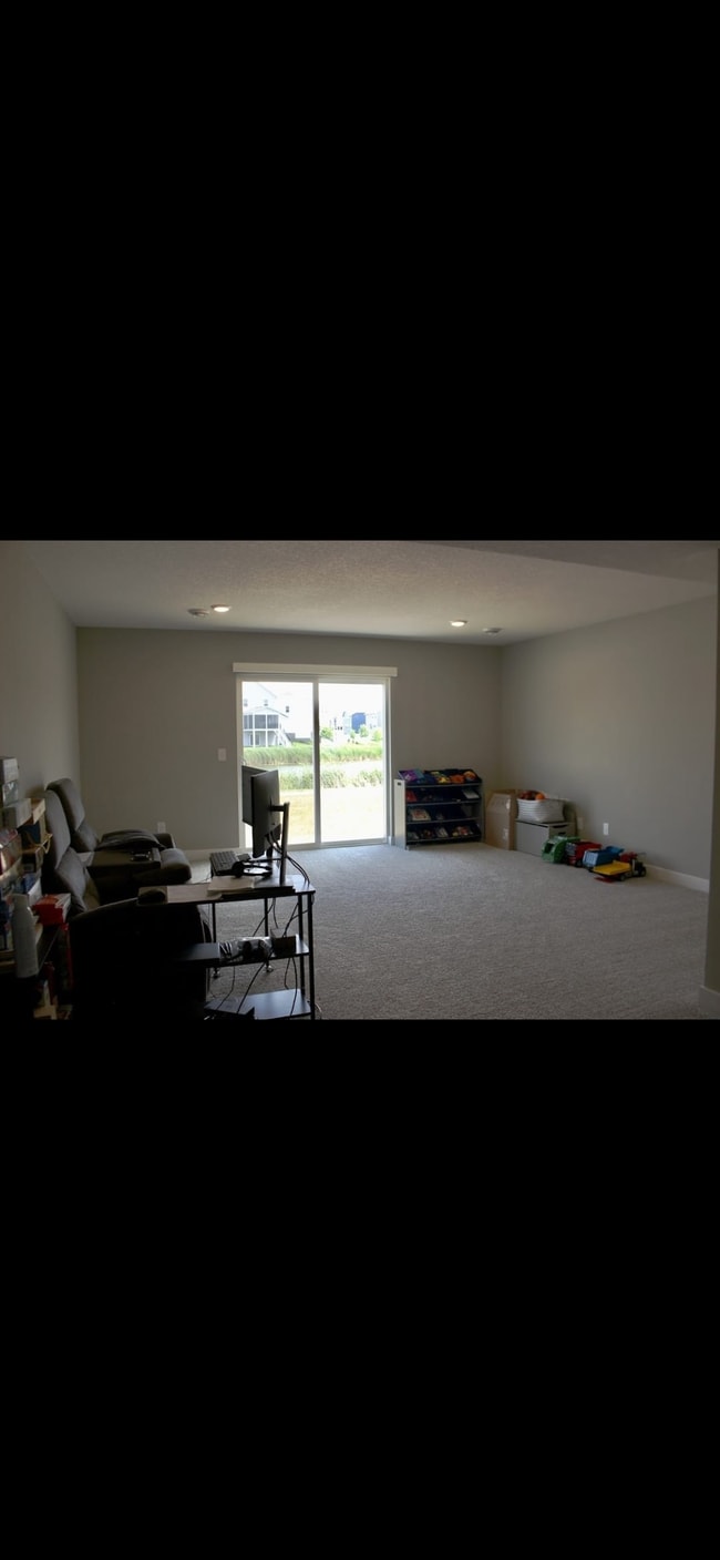 Building Photo - 11624 Pineridge Way N