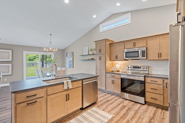 Building Photo - 5990 Tamarack Dr
