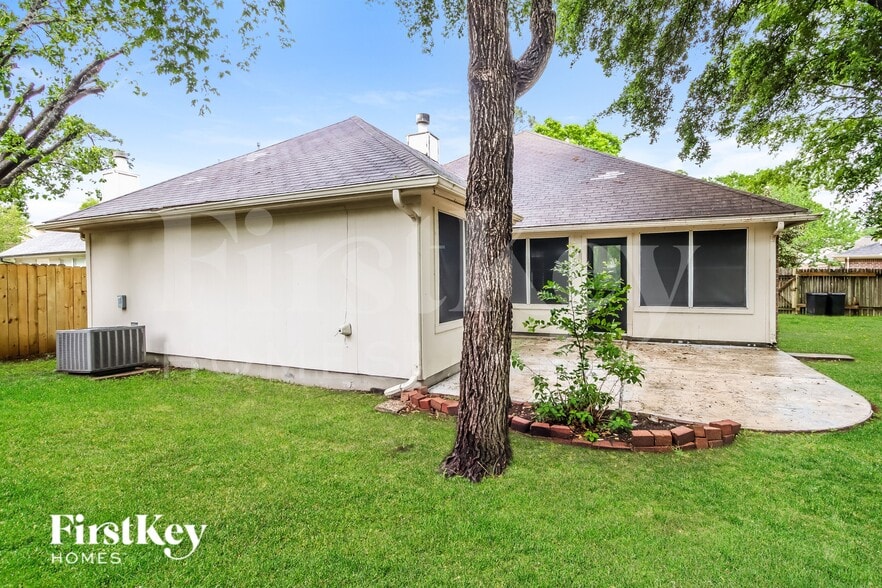 Building Photo - 26967 Crown Haven Ct