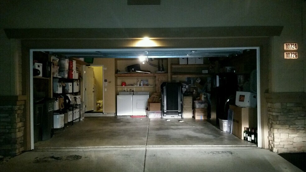garge - 10724 Wallace Ln