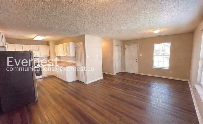 Building Photo - 3002 Sonya Dr NW