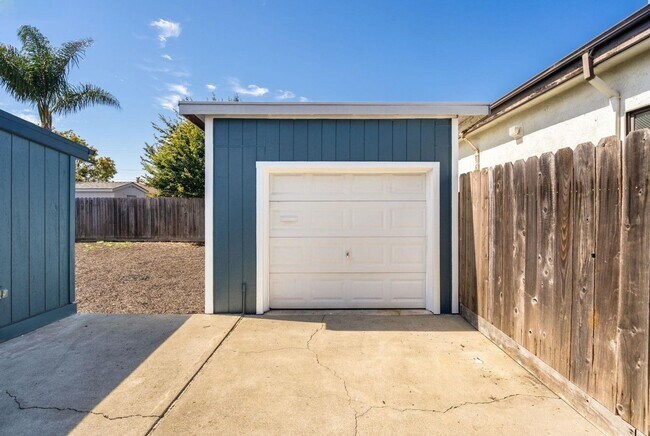 Building Photo - Light-Filled San Leandro Gem w/ Dual Garages & Expansive Yard