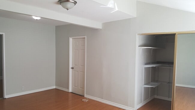 Building Photo - 711 Maltman Ave