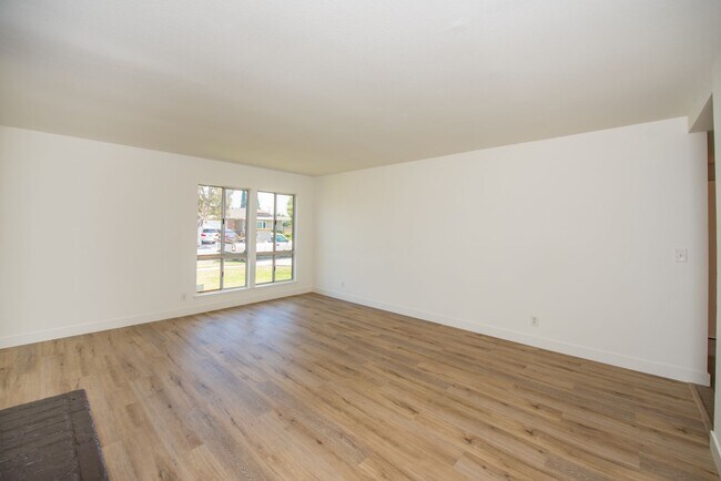 Building Photo - COSTA MESA: 3 Bedroom Single Story Home with a Pool